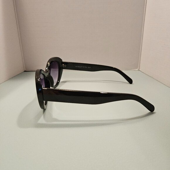 A.J. Morgan | Classy Black Cateye Sunglasses - Picture 3 of 9